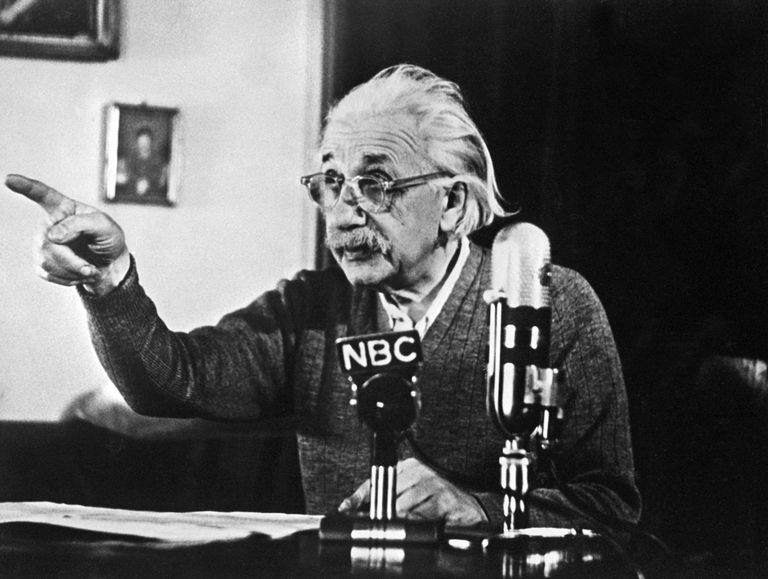 Albert Einstein 1950 USAs Princetonis rääkimas raadiosaates tuumapommi teemal