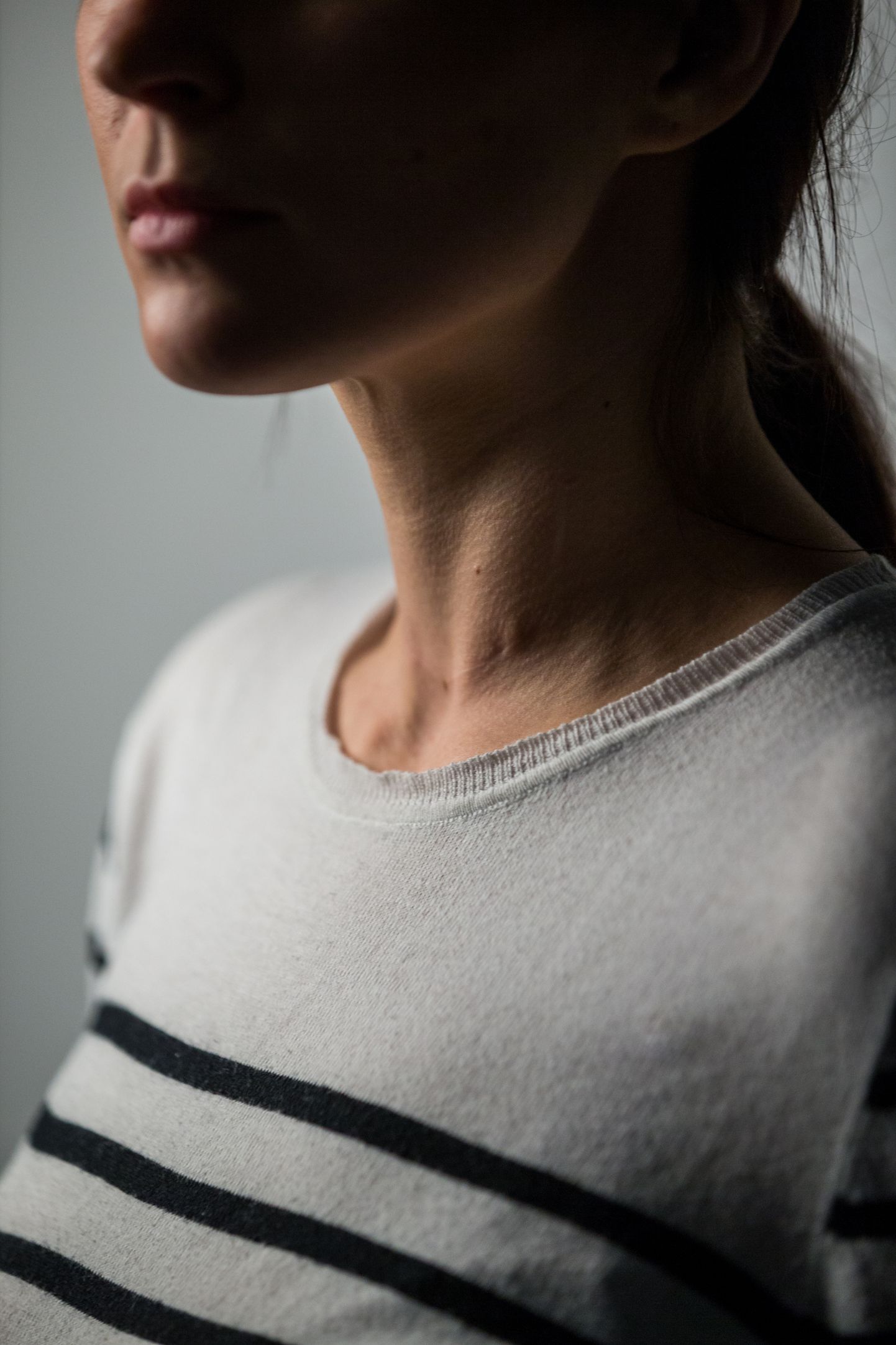 В шее Лийзи больше нет щитовидной железы, но о том, что она была, теперь напоминает лишь шрам.