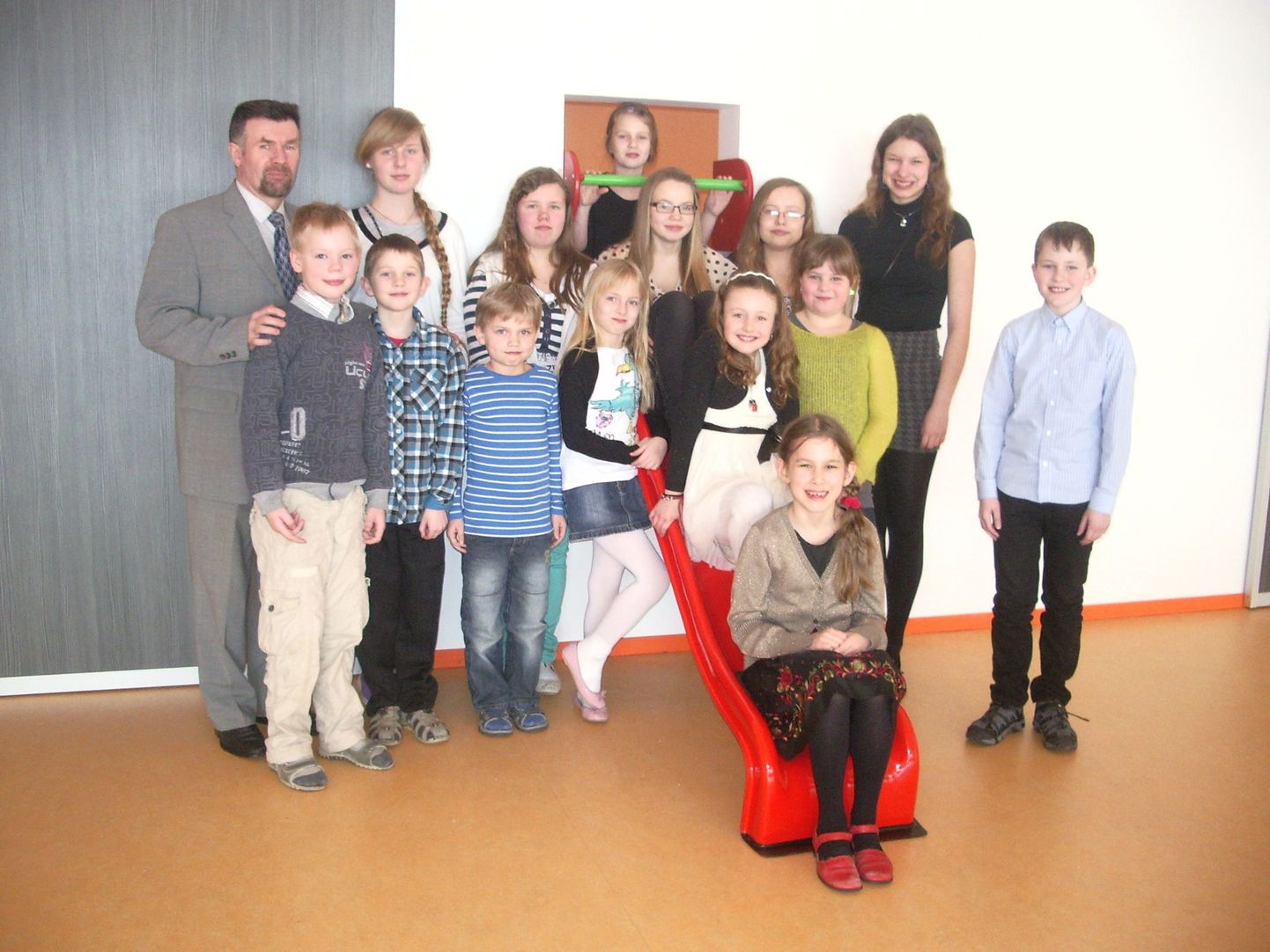 Parimad õpilased Jõõpre kooli direktori Mati Suti vastuvõtul.