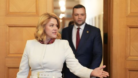 Siliņa un Uzulnieks valdības sēdē apmainās laipnībām par ministra darba kārtību