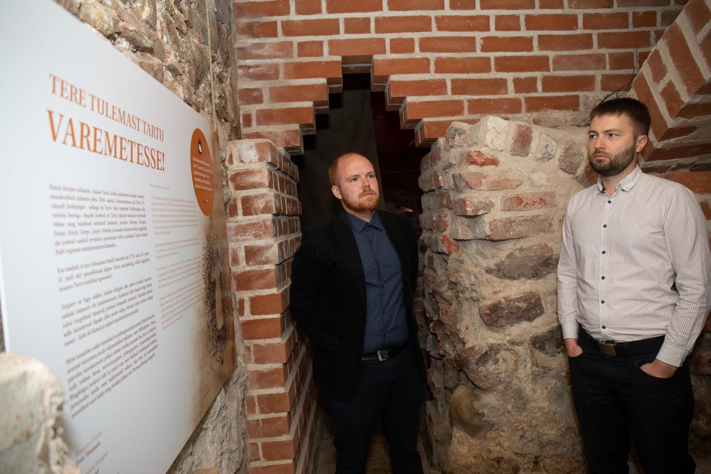 Näituse kuraator Priit Tõnisson (vasakul) ja spordimuuseumi direktor Siim Rand­oja rõhutasid, et 1775. aasta tulekahju on suurim katastroof rahuaegse Tartu ajaloos.