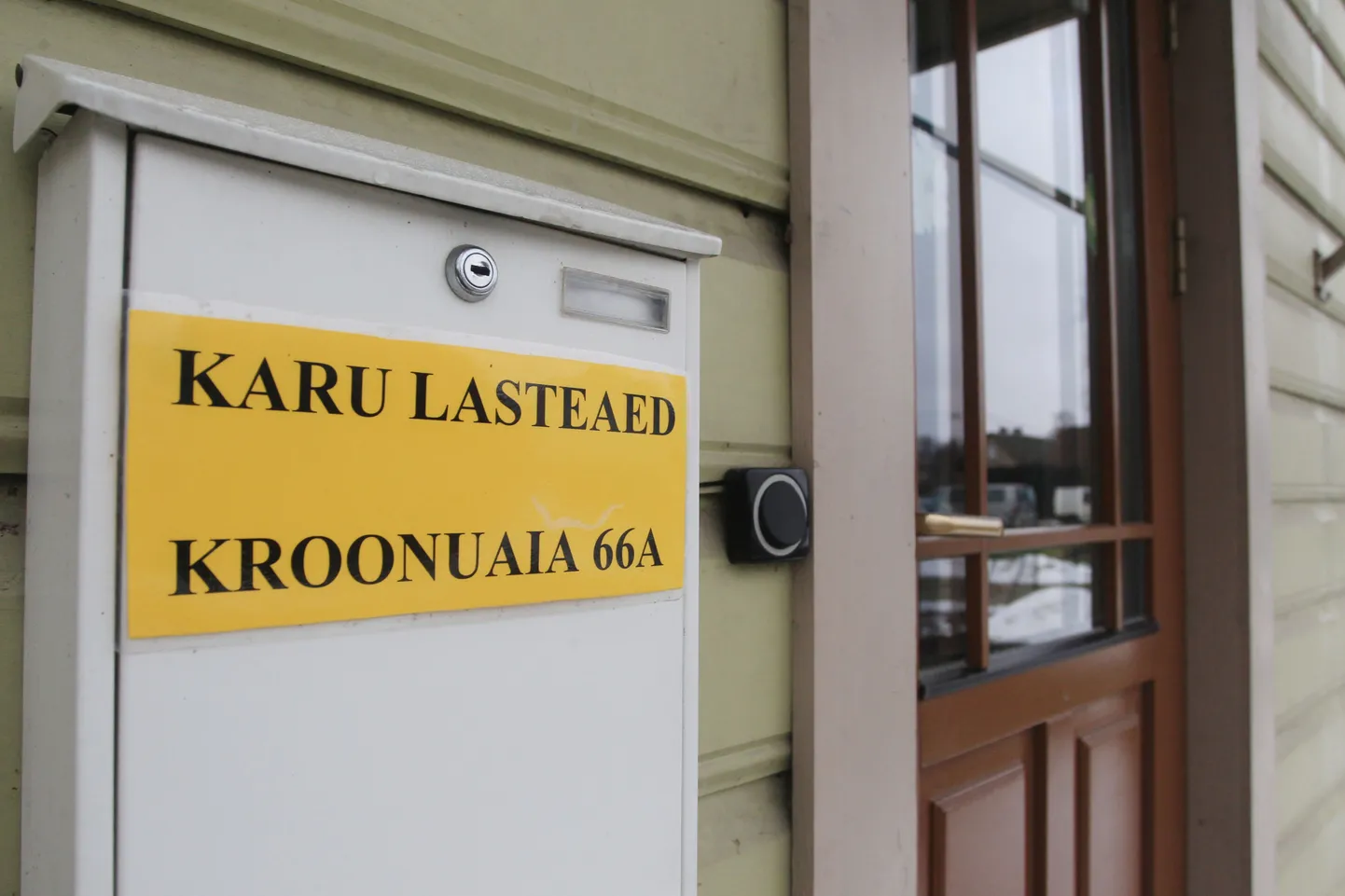 TRT02: KROONUAIA TÄNAVA KARU LASTEAED : TARTU, EESTI, 02JAN15 -  
Pildil Kroonuaia 66a aadressil tegutsev Karu lasteaed.
kt/Foto KRISTJAN TEEDEMA