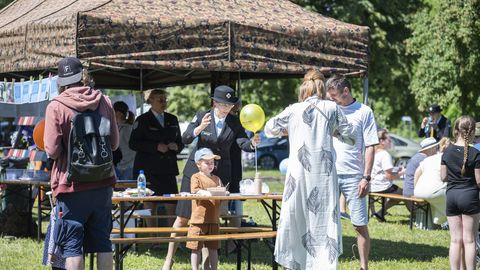 SUUR FOTOGALERII ⟩ Võidutule jagamine ja maakaitsepäev Tornimäel