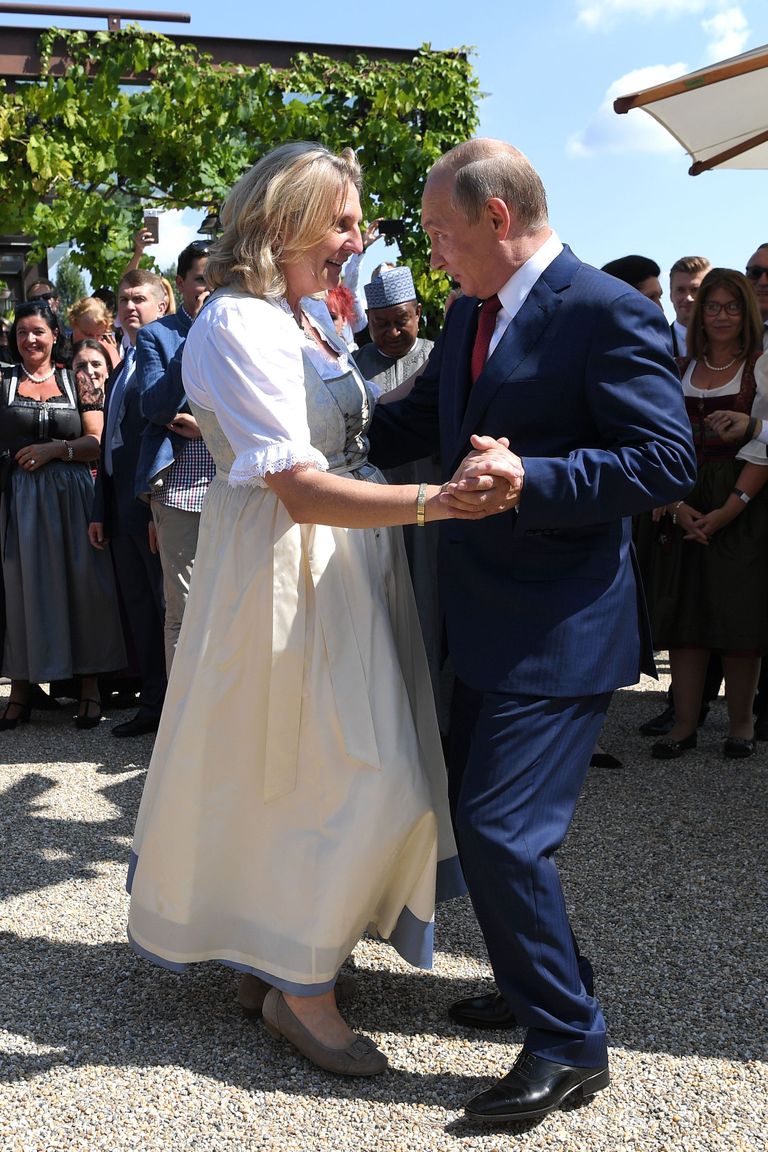 Venemaa president Vladimir Putin osales augustis Austria välisministri Karin Kneissli ja ärimees Wolfgang Meilingeri pulmas.