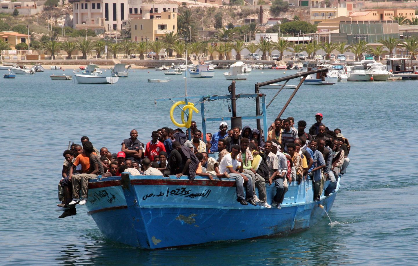 Itaalias Lampedusa saare lähedal tabatud immigrandid.