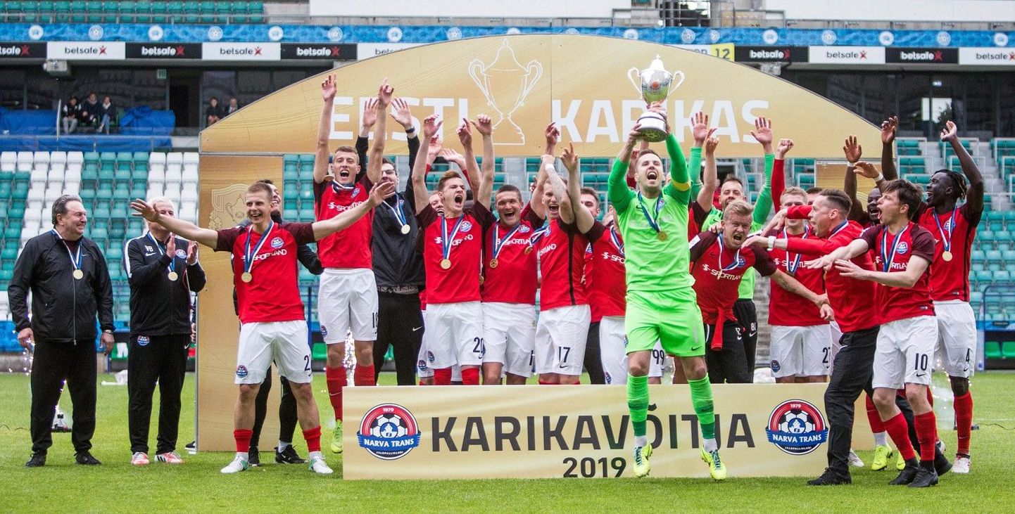 У игроков "Нарва-Транса" был повод дать волю эмоциям на газоне футбольного стадиона "Лиллекюла" - спустя 18 лет Кубок Эстонии снова привезут в Нарву.