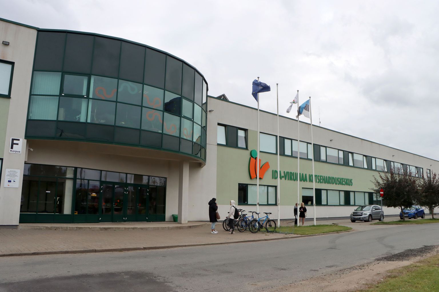 Ida-Viru kutsehariduskeskus on saanud uued hooned ja sisseseade, kuid eesti keele oskus on väga nõrk nii õpilastel kui ka õpetajatel.