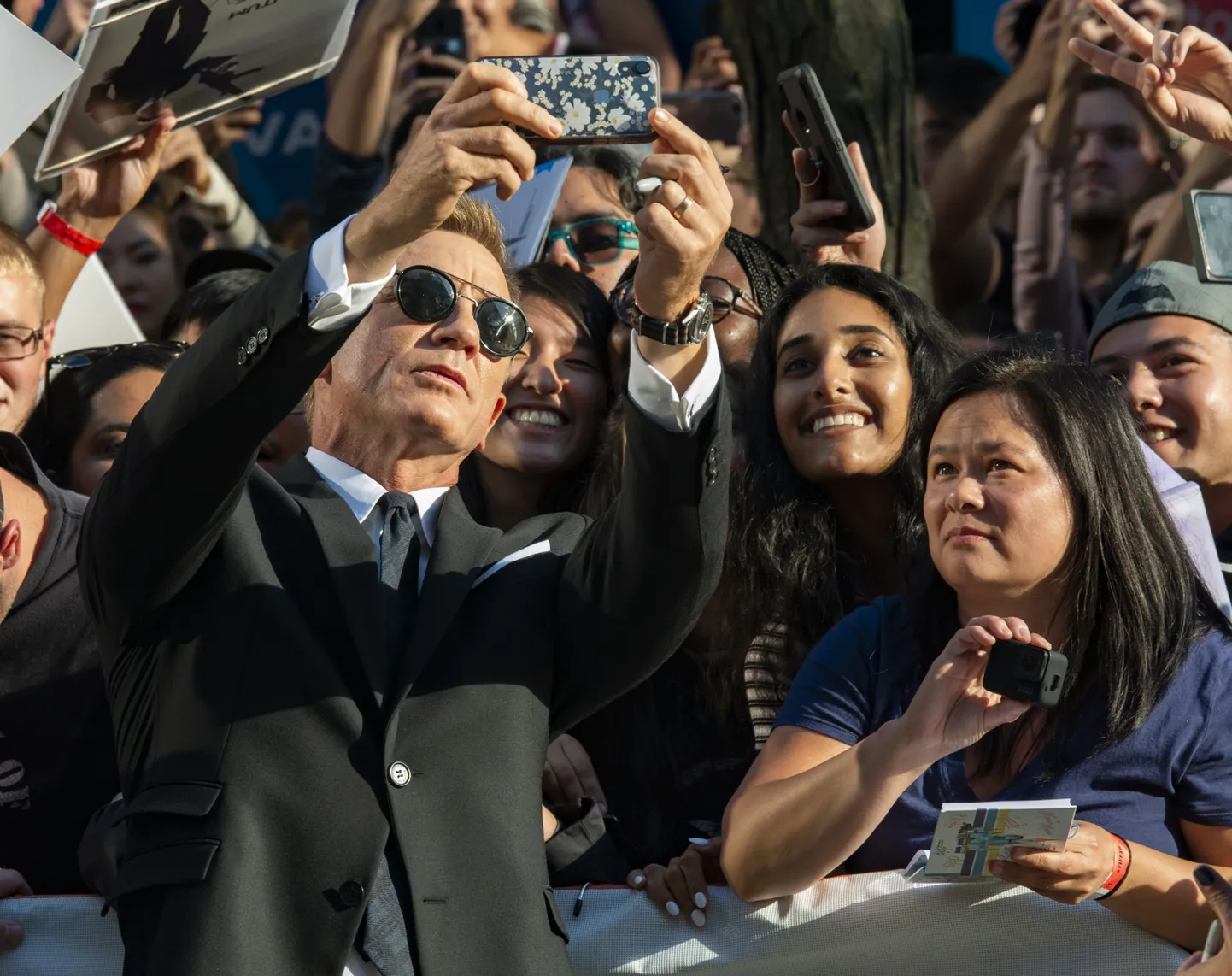 Daniel Craig fännidega Toronto filmifestivalil 2019 "Noad välja" esilinastusel