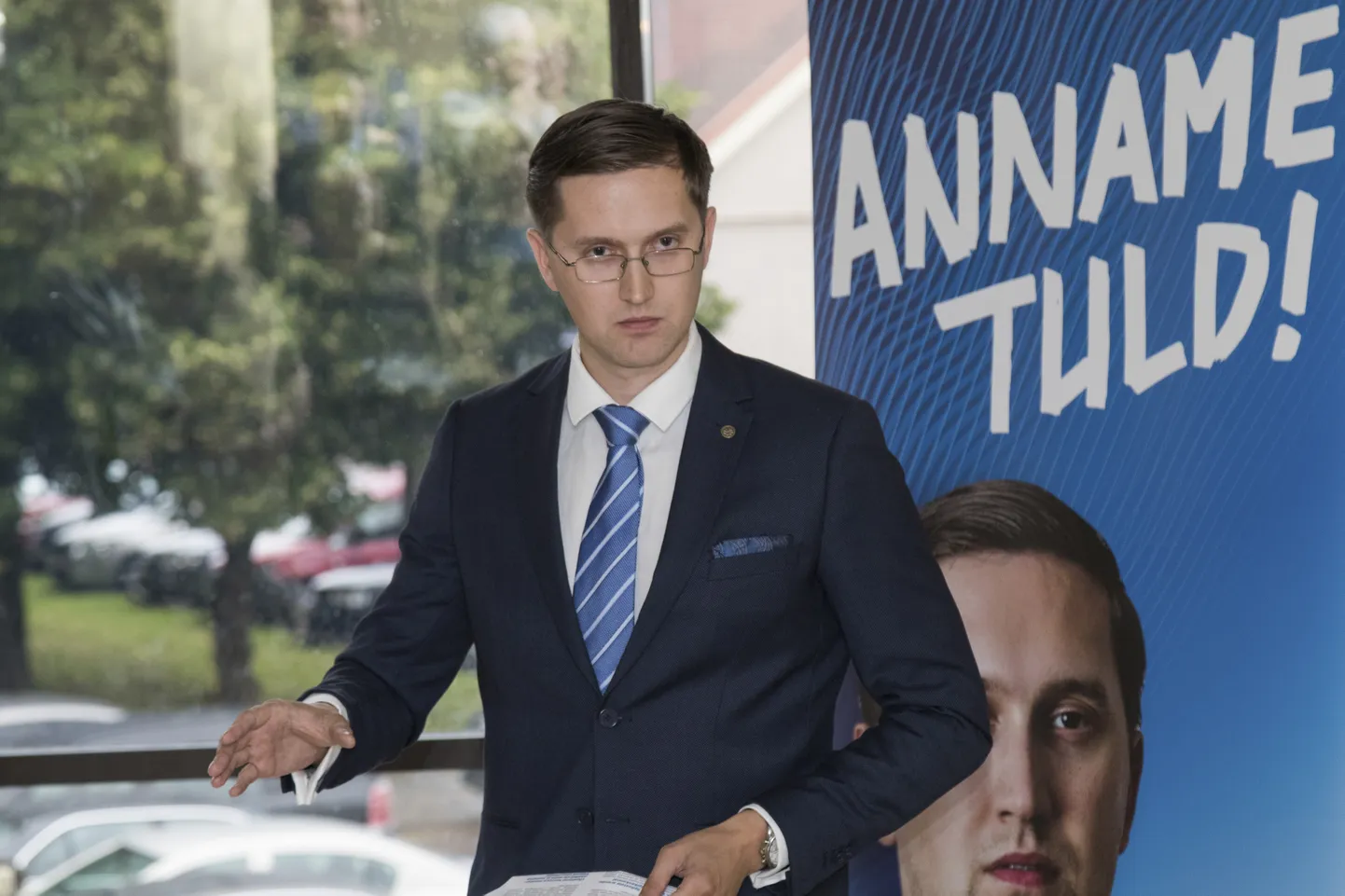 Riigikogu ja Viljandi linnavolikogu liikme Jaak Madisoni sõnul on EKRE Järva- ja Viljandimaa ringkonna valimisnimekirja tõenäoliselt tulemas üks üllatusnimi, mis peaks eeskätt Viljandi inimesi tugevalt kõnetama. Esialgu ei ole aga aeg selle avaldamiseks küps.