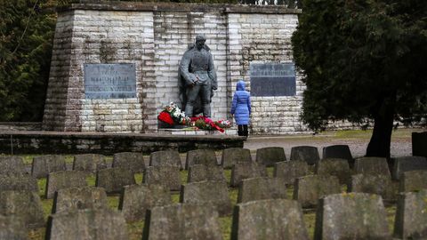 Время коммента ⟩ Война мемориальная – священная война: как растет цена переноса советских могил на военном кладбище