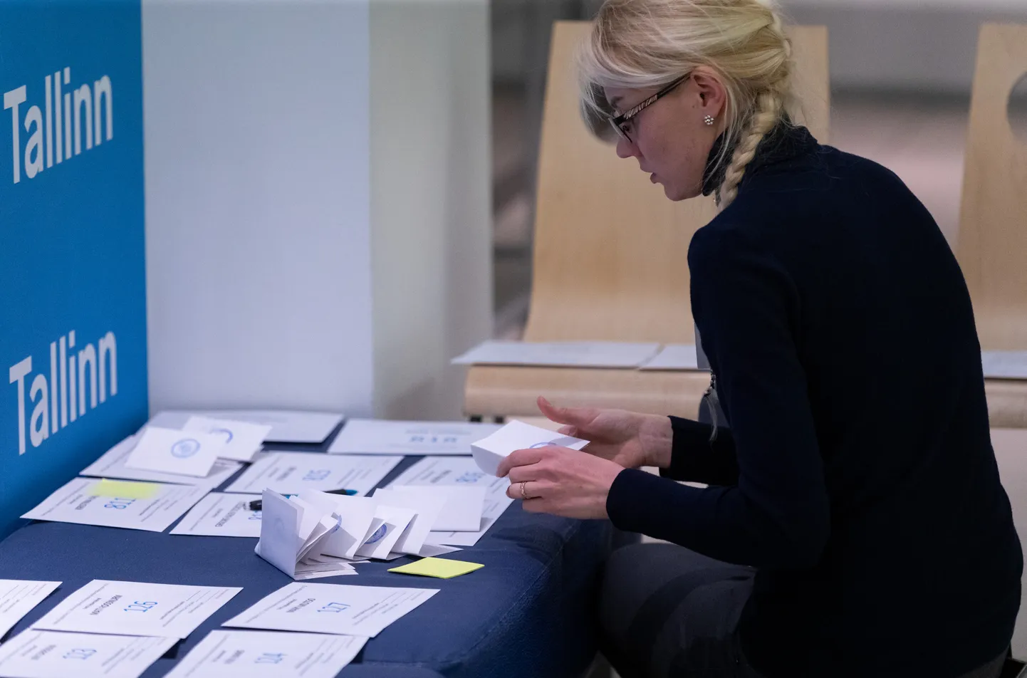 Riigikogu valimised. Häälte lugemine Tallinna Linnavalitsuse teenindussaalis asuvas valimisjaoskonnas.