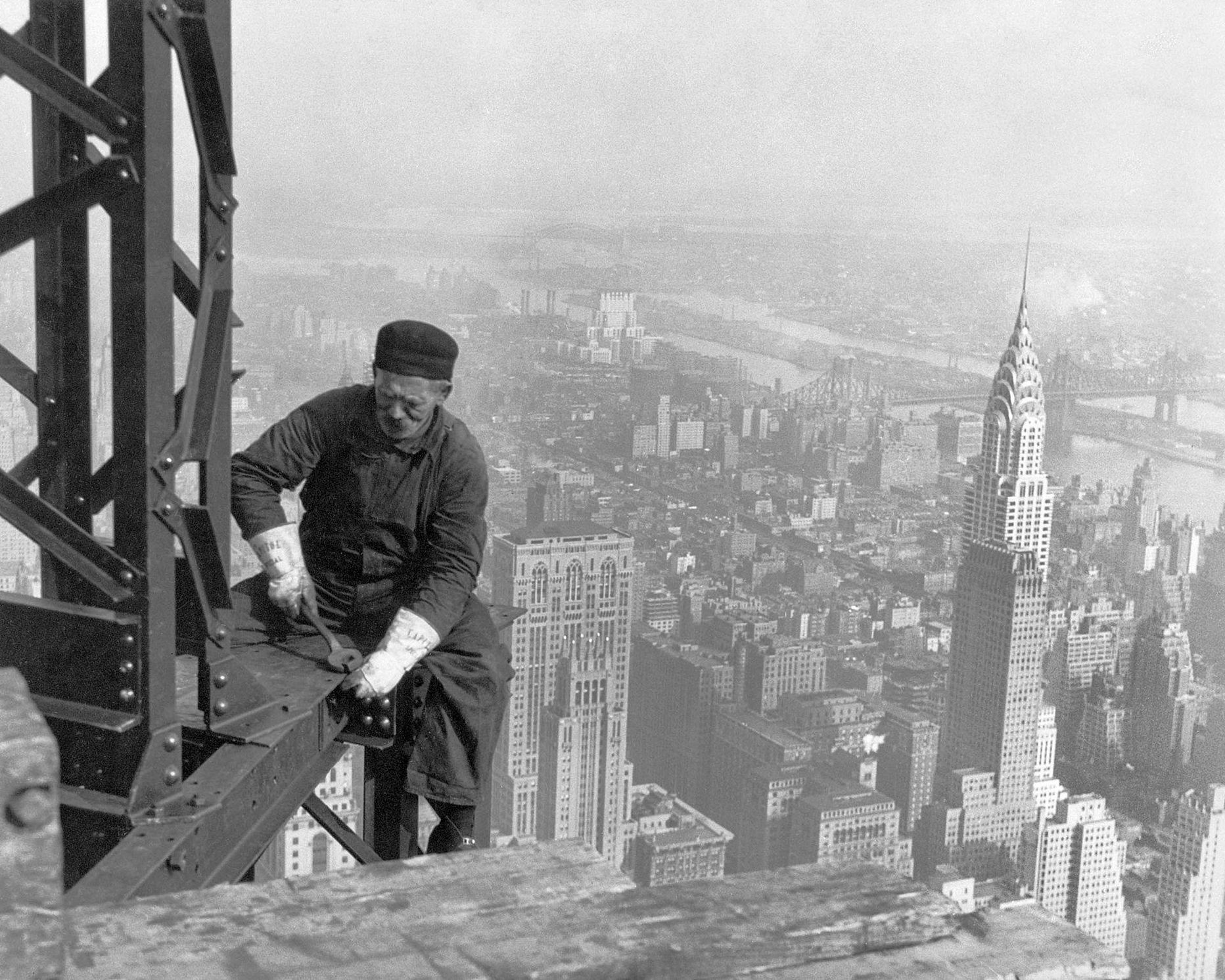 Tööline 1930. aastal New Yorgis Empire State Buildingu ehitusel.