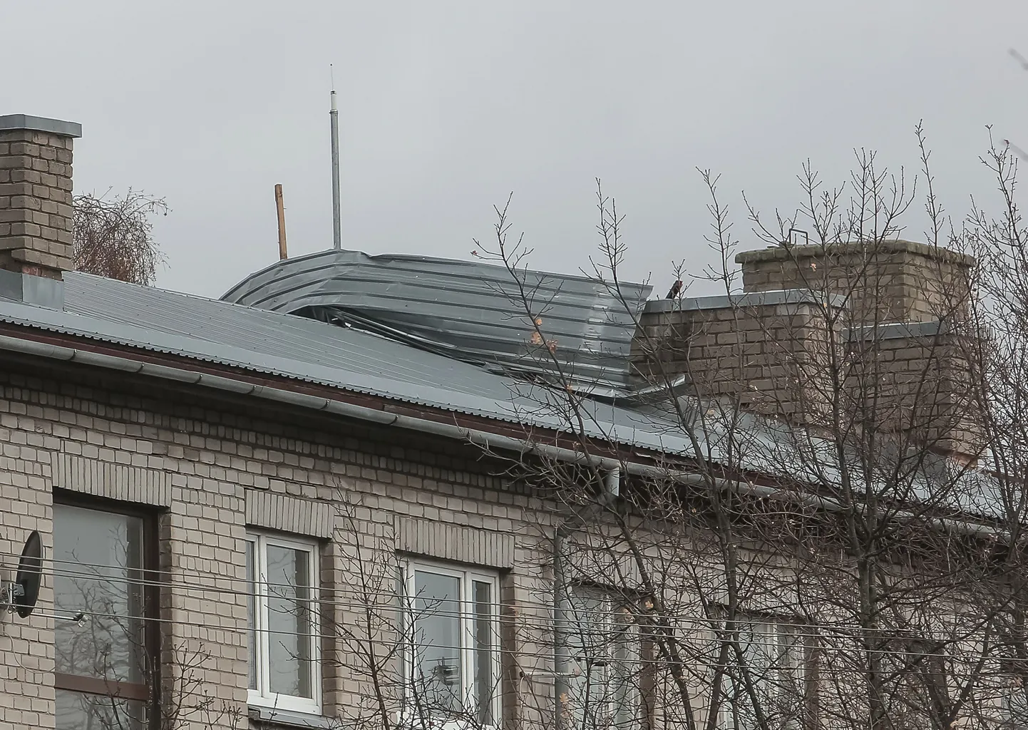 Pärnus Pikal tänaval lõhkus torm oktoobri lõpul hiljuti remonditud katuse. Foto on illustreeriv.