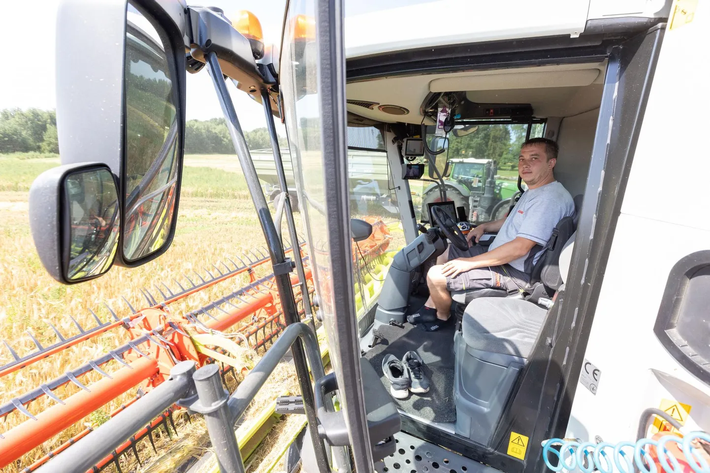 Eesti ühe suurima põllumajandusettevõtte Estonia OÜ põldudel käib viljakoristus juba mitu päeva. Neljapäeval lõigati taliotra Oisus, ühe kombaini roolis oli Mario Piirits.
