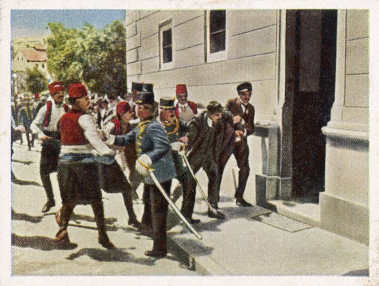Террорист Гаврило Принцип, схваченный после убийства австрийского эрцгерцога Франца Фердинанда. 28 июня 1914.