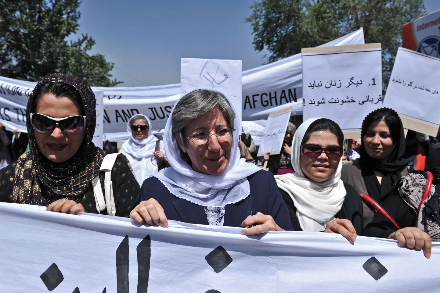 Kabuli tänavatele meelt avaldama tulnud naised.