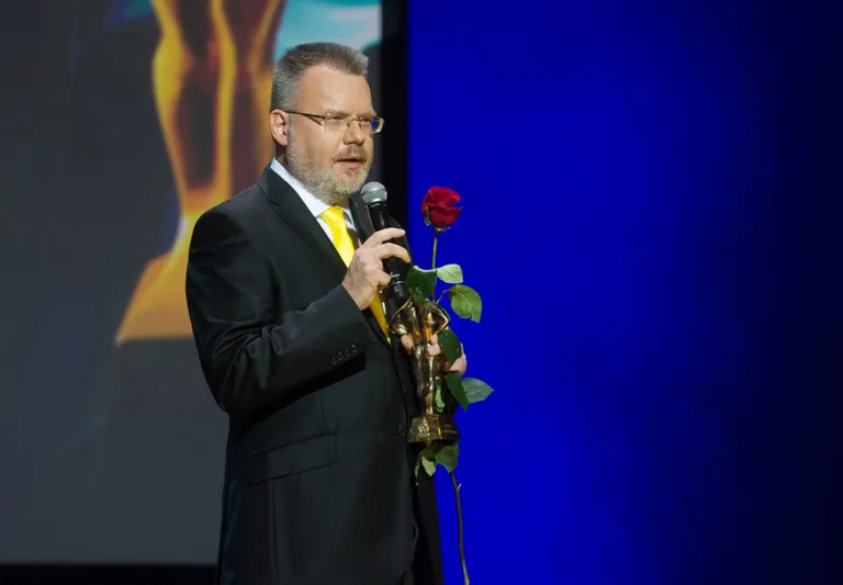 Tuntud raadio- ja telehääl Tarmo Tiisler on üks ERRi usinatest spordimesilastest, kes töötab koroonakriisist tingitud pausi tõttu uute projektidega.
