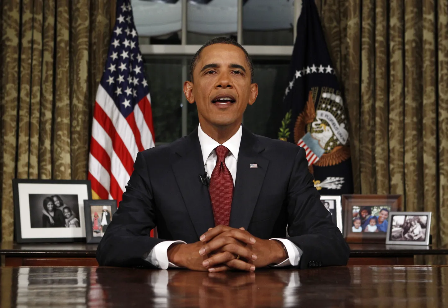 Президент США Барак Обама выступает с видеообращением.