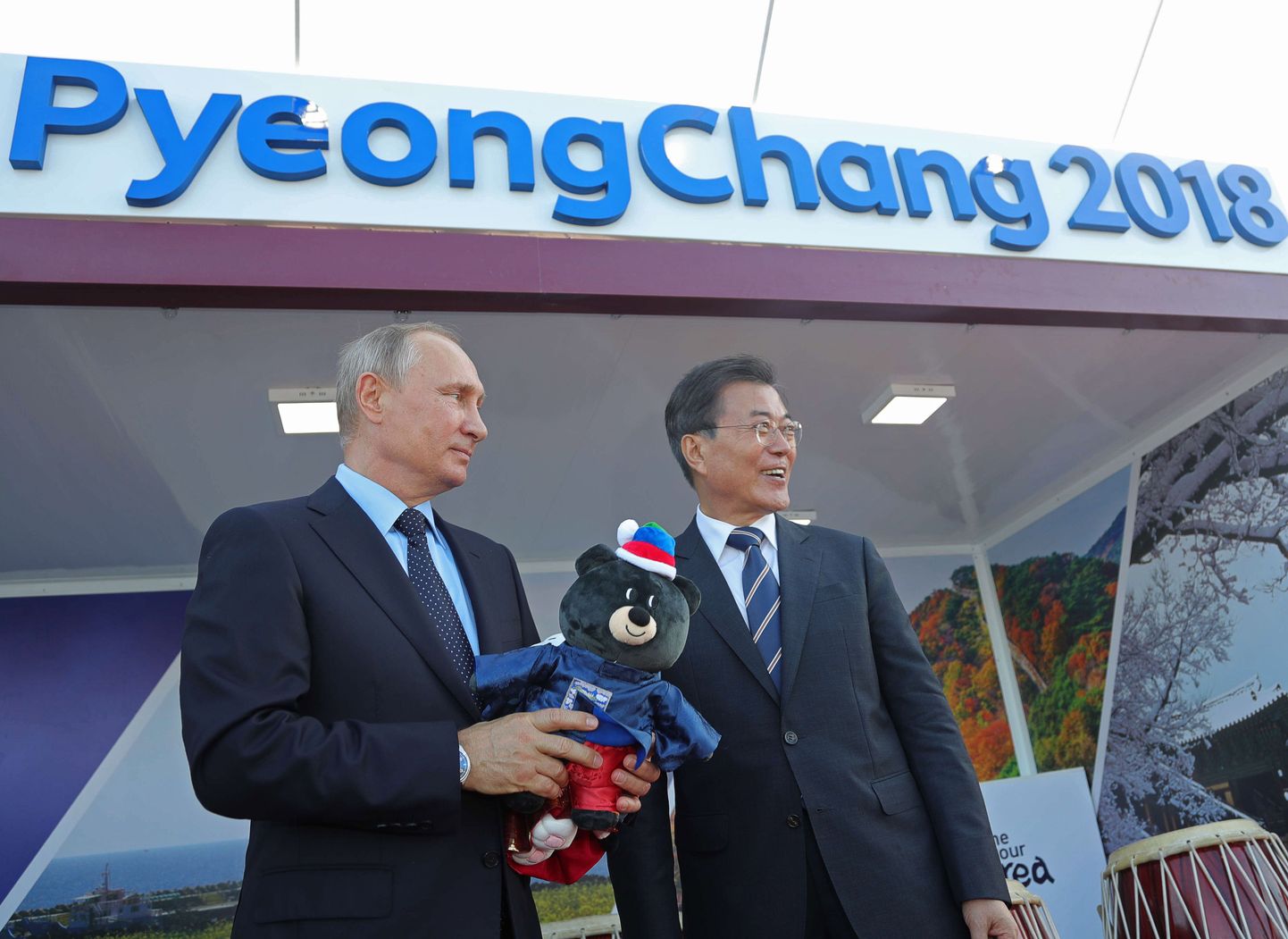 Venemaa president Vladimir Putin (vasakult) ja Lõuna-Korea president Moon Jae-in with Bandabi