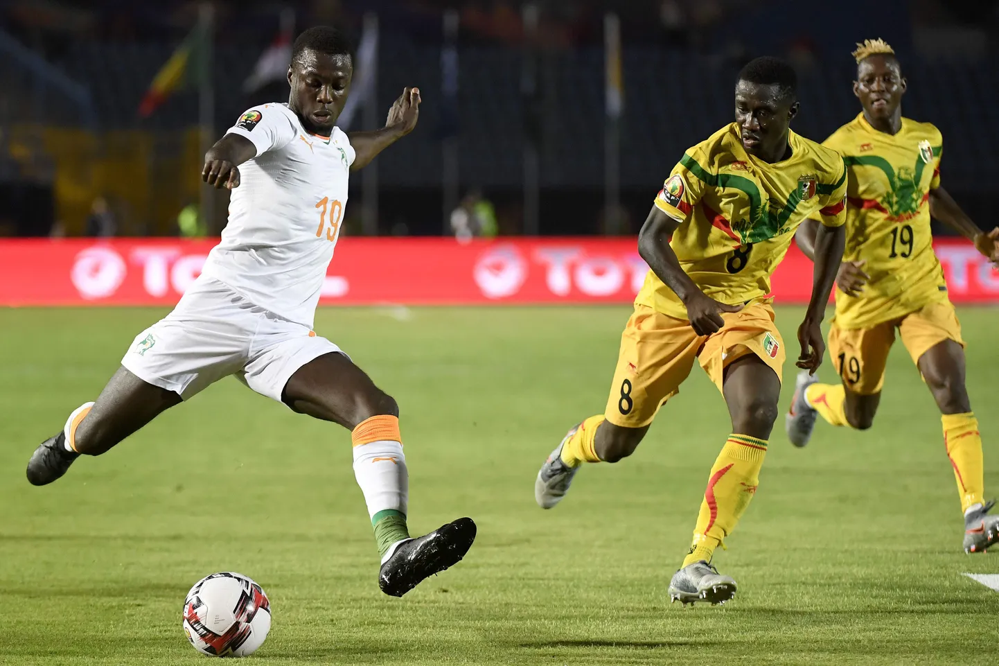 Nicolas Pepe (valges)