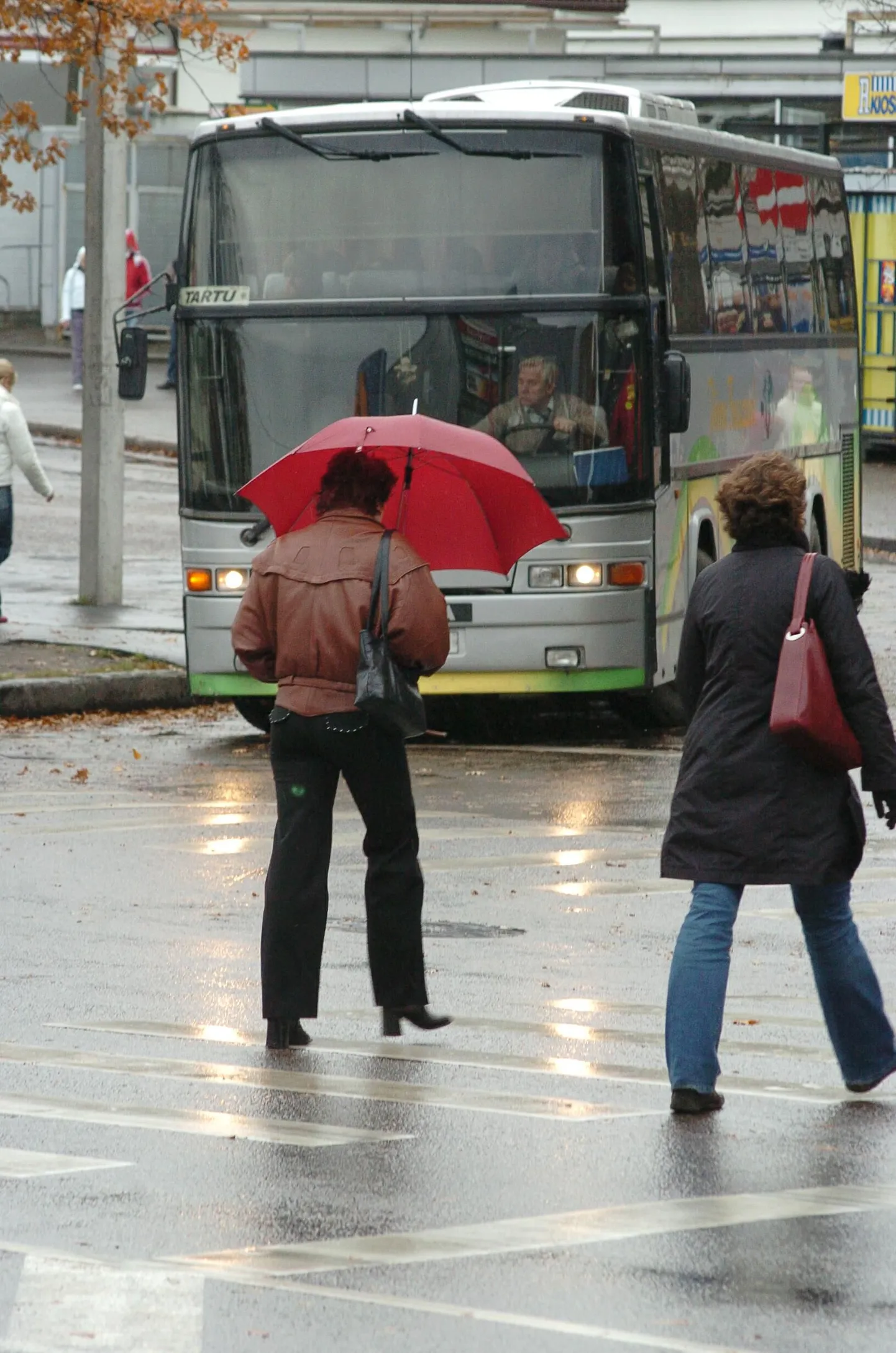 Ka bussisõitjatel on õigus hilinemise korral raha tagasi küsida.
