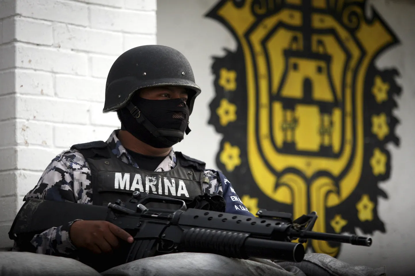 Mehhiko mereväelane üleeile Veracruzis valvet pidamas.