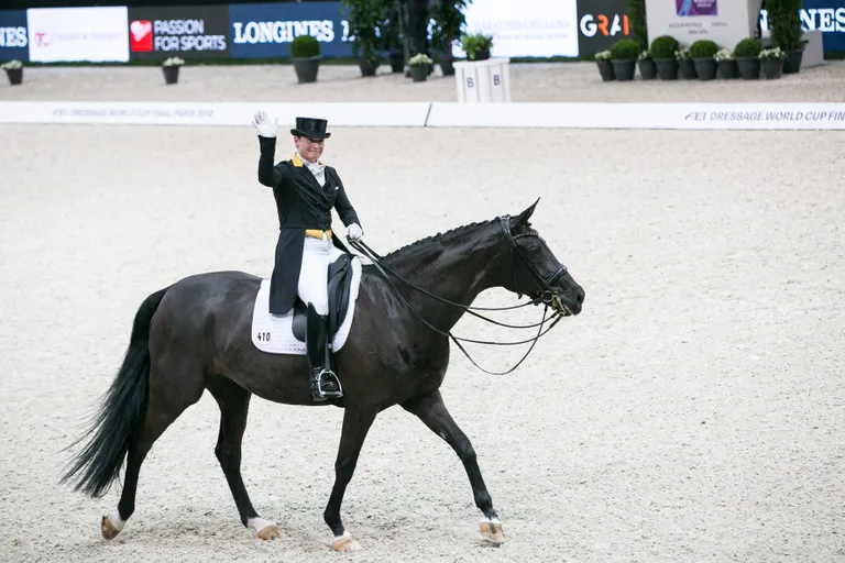 Isabell Werth ja Weihegold Pariisis GP soorituse järel.