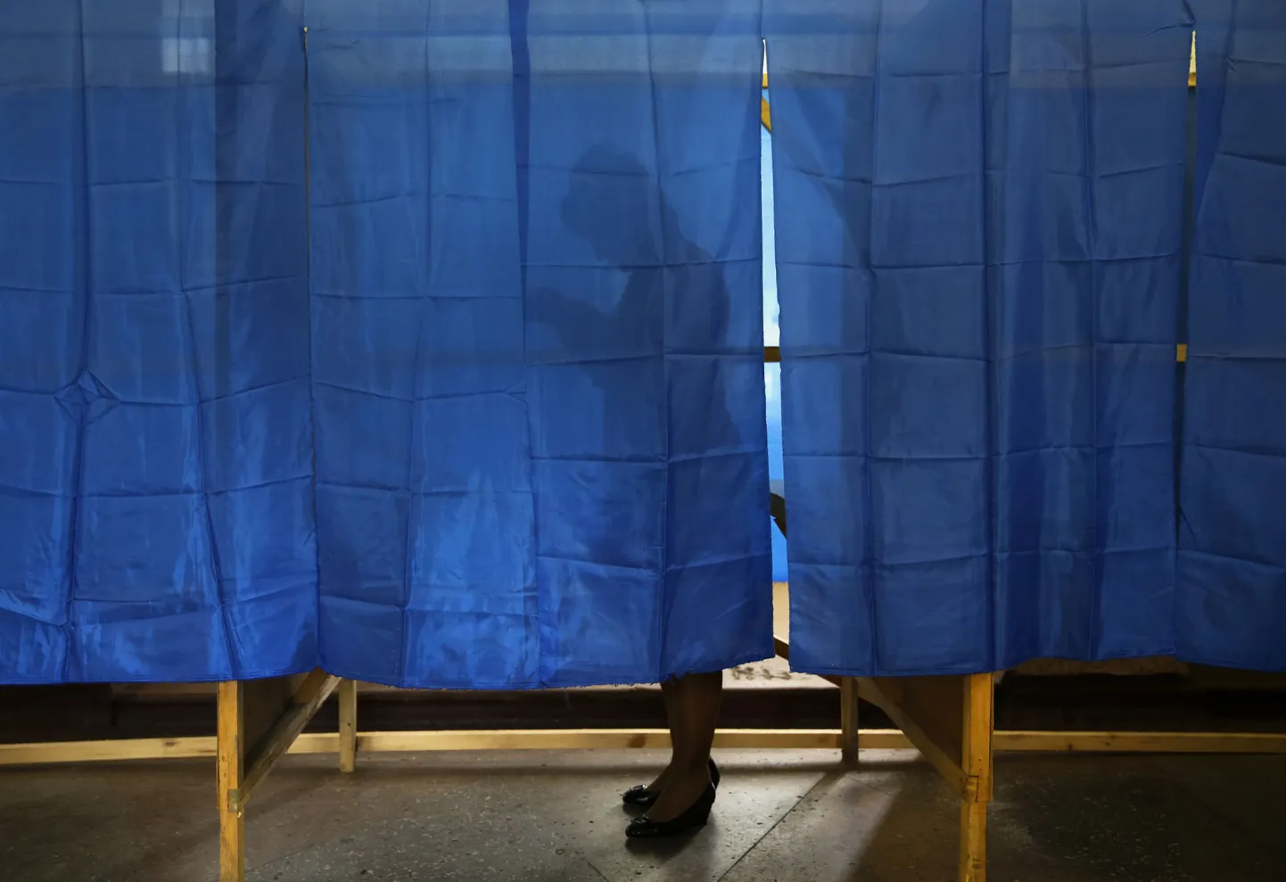 Valimiskabiin Ida-Ukrainas Slovjanskis, kus tänasel nn referendumil tahetakse teada, kas inimesed toetavad iseseisvate Luganski ja Donetski vabariikide moodustamist.