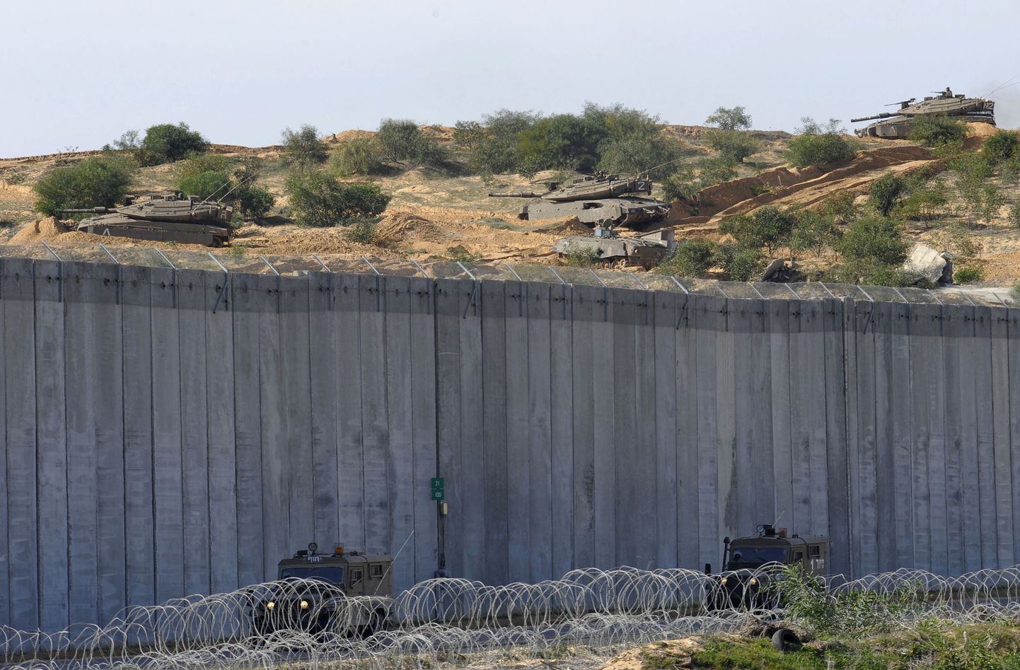Iisraeli tankid Gaza sektoris Erezi piiriületuspunkti lähistel.