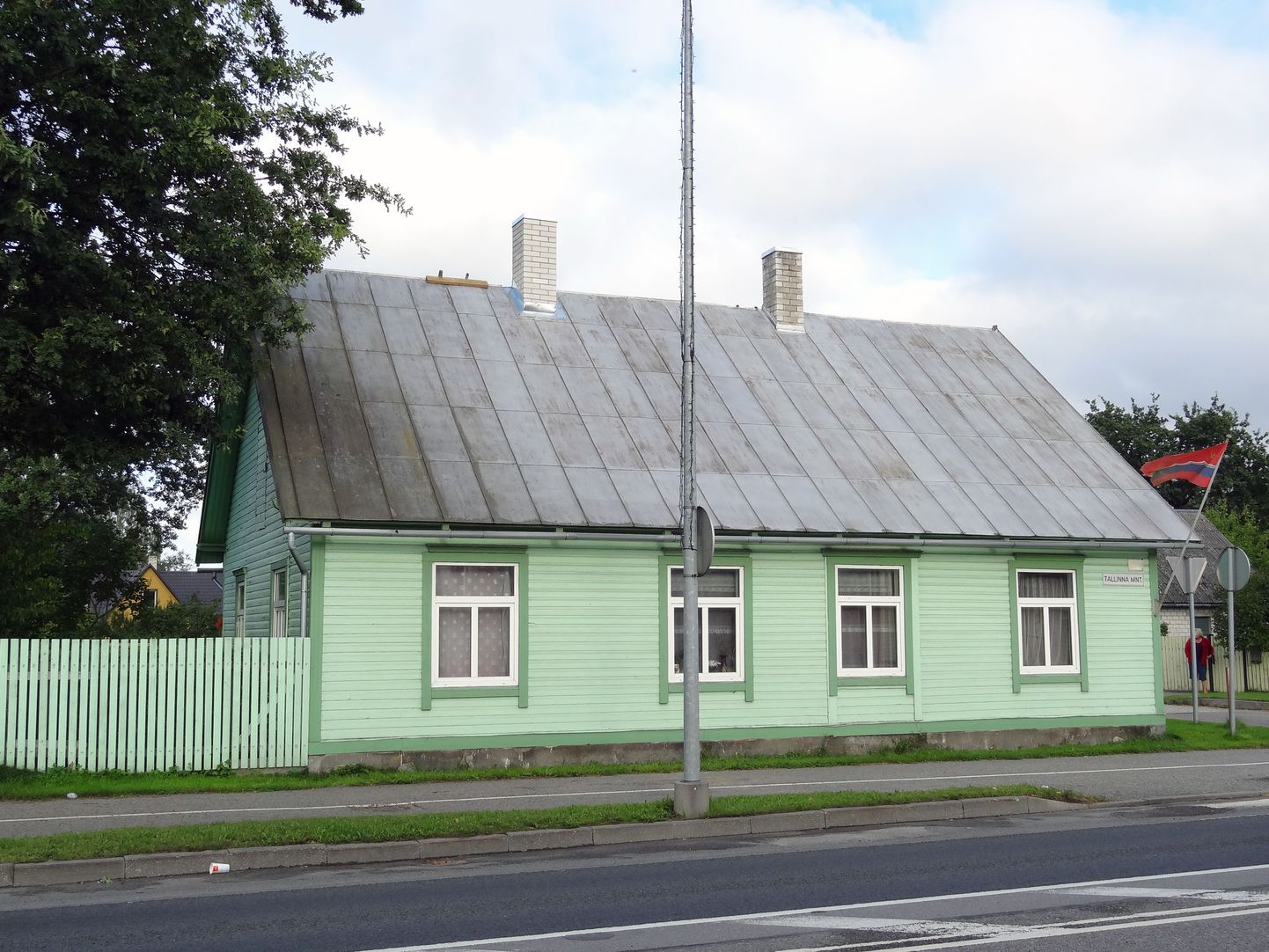 Pärnus Tallinna maanteel lehvis majal Eesti NSV lipp.
