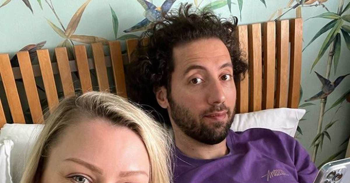 Комик развелся. Комик развелся. Жена дмитрия романова стендап. Жена дмитрия романова стендап. Комик развелся.