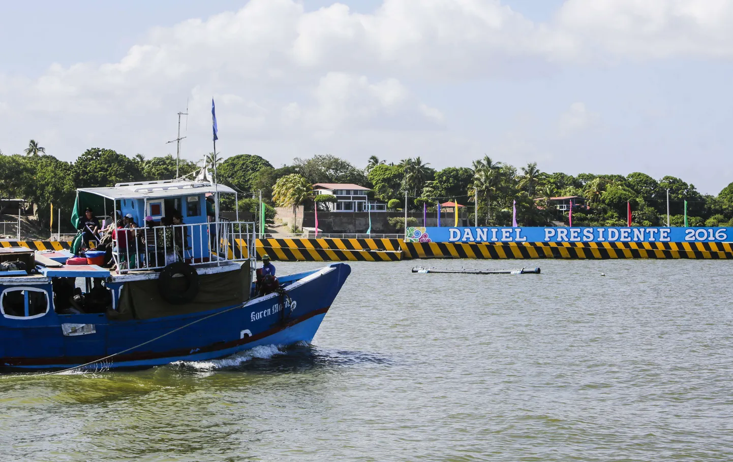 Laev Nicaragua sadamas, pilt illustreeriv