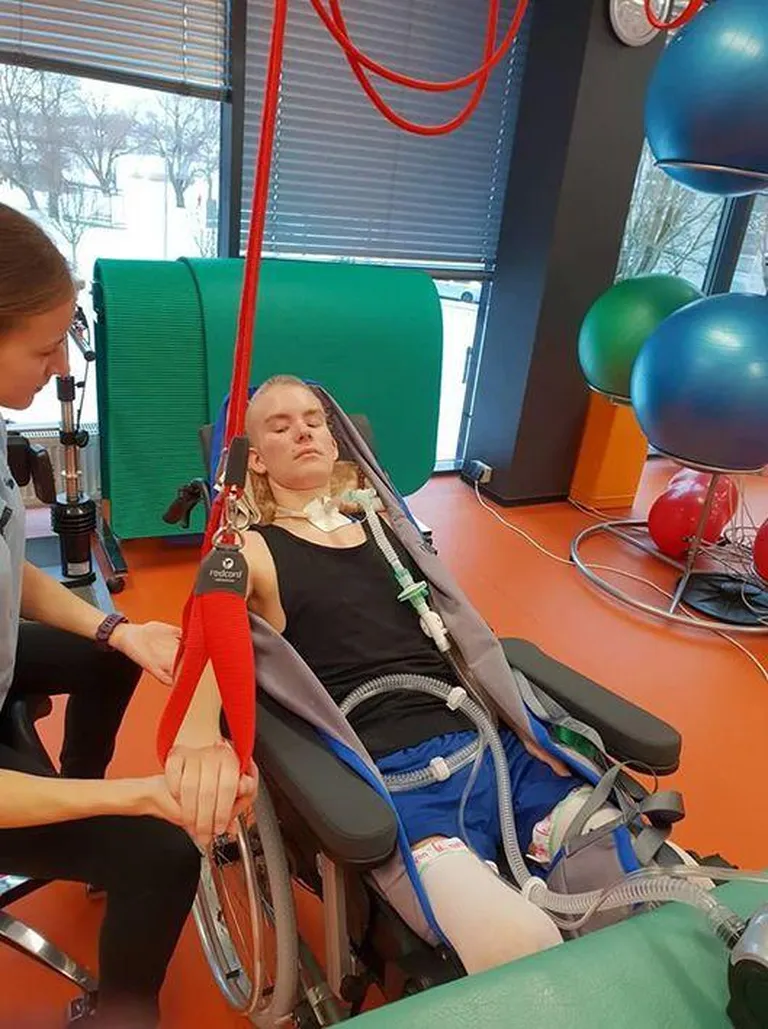 Vette kukkunud Rasmuse suurim edasiminek on ise toidu neelamine. Tänavu loodab Rasmus vabaneda hingamisaparaadist ja gastroskoobist.