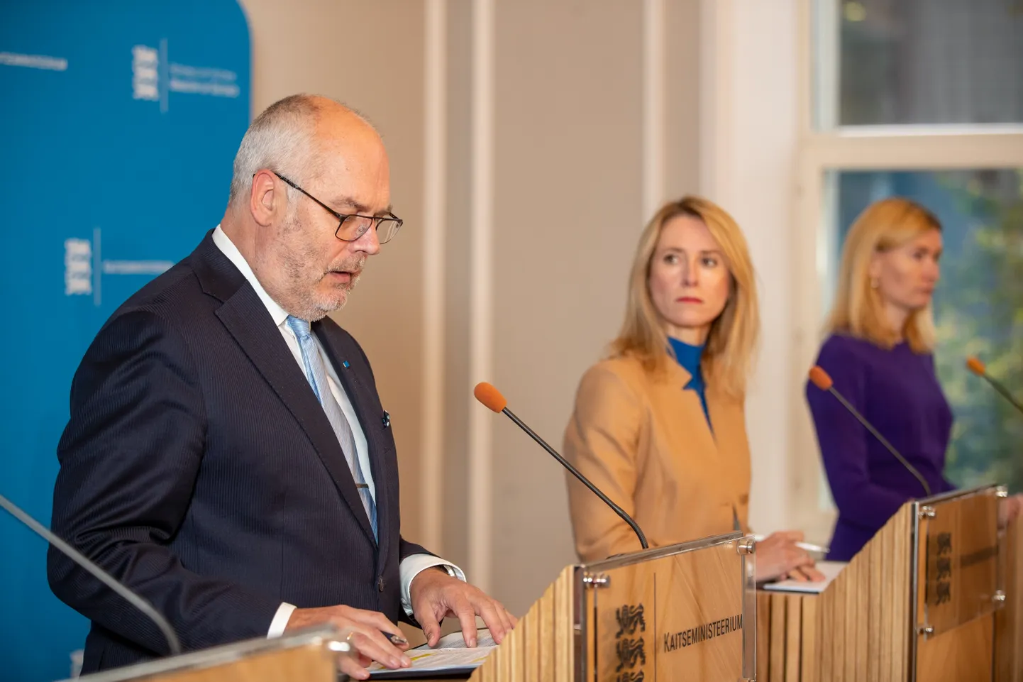 Vasakult Alar Karis, Kaja Kallas, Riina Sikkut.