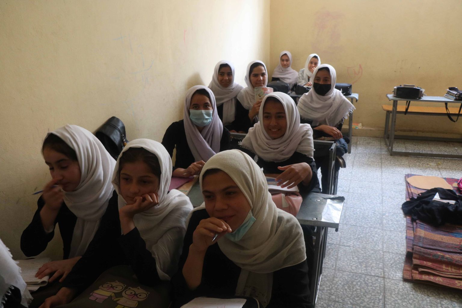 Afganistani tüdrukud Heratis koolis. Foto on tehtud 8. juu il 2021, mil Taliban ei olnud veel võimu haaranud