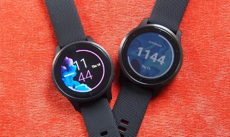 Garmin Venu ja Vivoactive 4 võrreldes on selgelt näha, mis kellal on AMOLED ekraan.