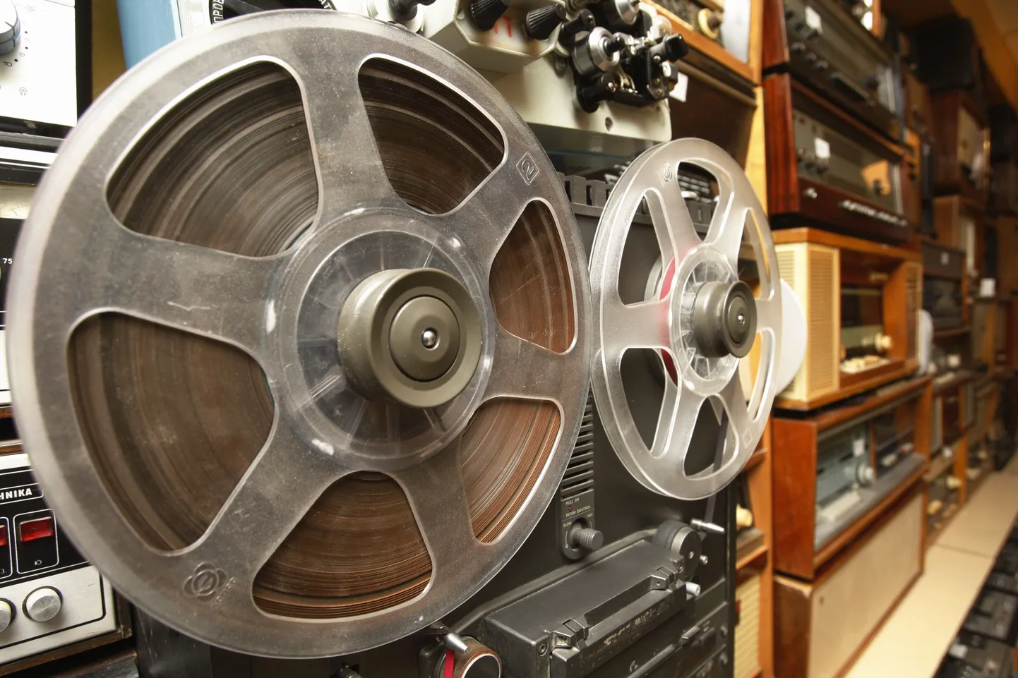 Pildil filmiprojektor.