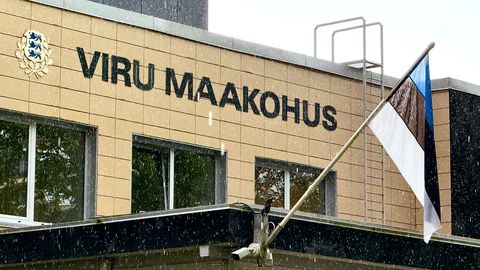 Varasemalt koera viienda korruse aknast alla visanud mees astus uute süüdistustega kohtu ette