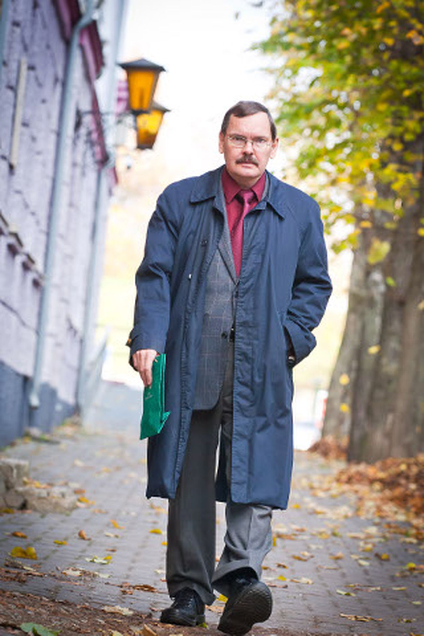 Jaan Ehlvest jalutas sel nädalal esimest korda elus maailmakuulsa Eesti maletaja Paul Kerese kodulinnas Narvas.