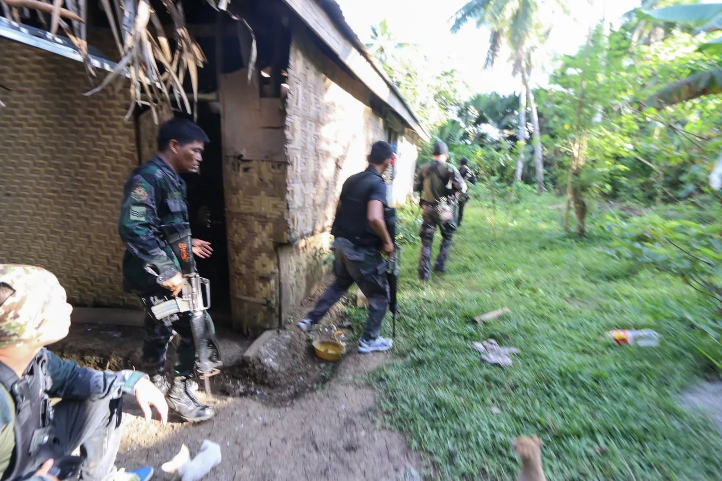 Inabanga linnas toimus eile tulevahetuses terrorirühmituse Abu Sayyaf võitlejate ja Filipiinide relvajõudude vahel. Saabuval ülestõustmispühade nädalavahetusel on aga populaarsele puhkusesaarele oodata miljoneid turiste.