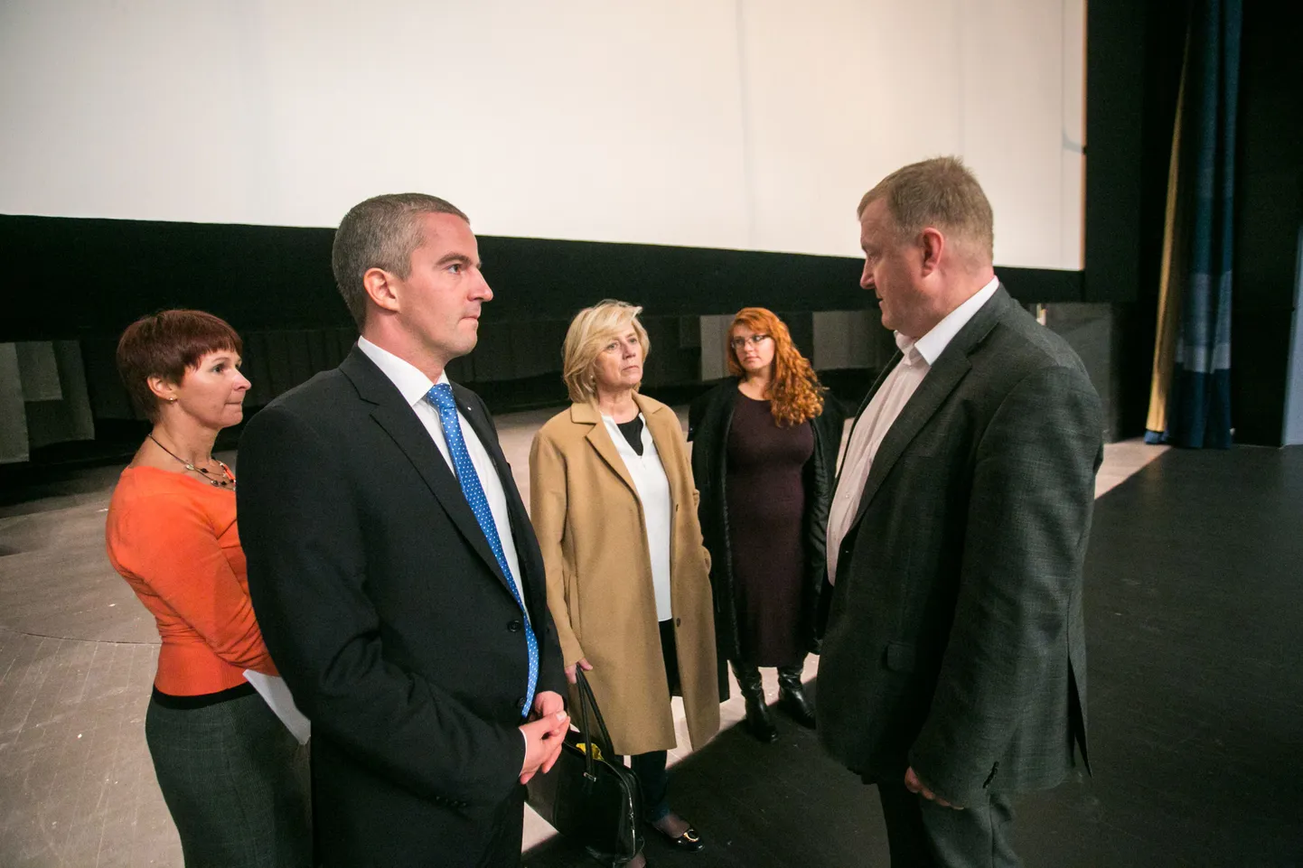 Kultuuriminister Urve Tiidus ning kantsler Paavo Nõgene tutvuvad Paide Kultuurikeskusega.
DMITRI KOTJUH, JÄRVA TEATAJA/SCANPIX