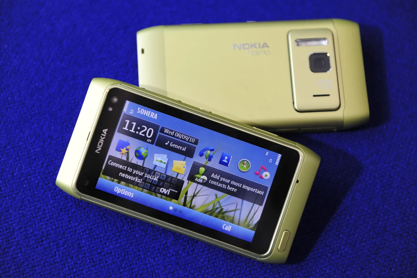 Nokia N8.