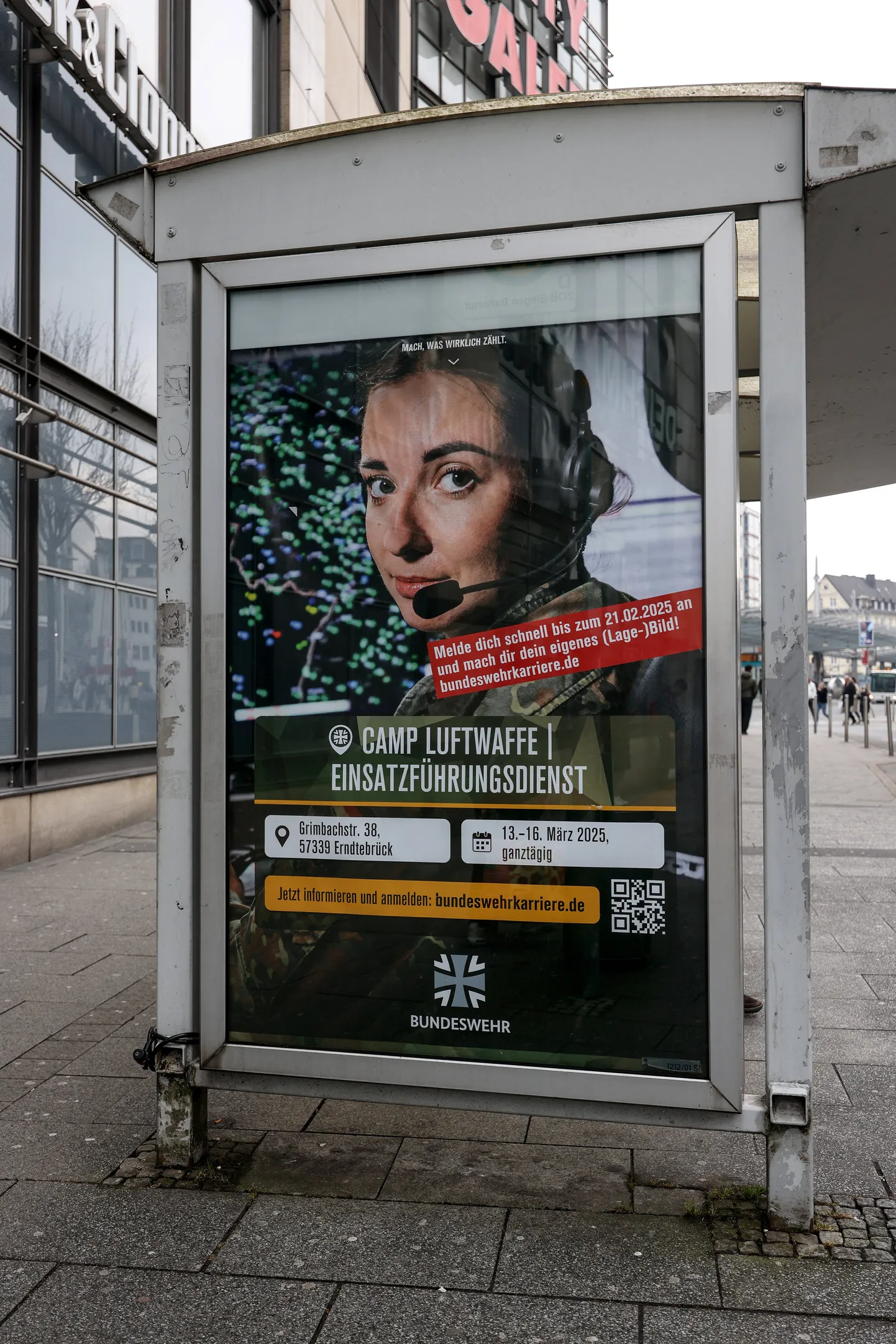 Bundeswehri värbamise plakat Siegenis 10. veebruaril 2025.