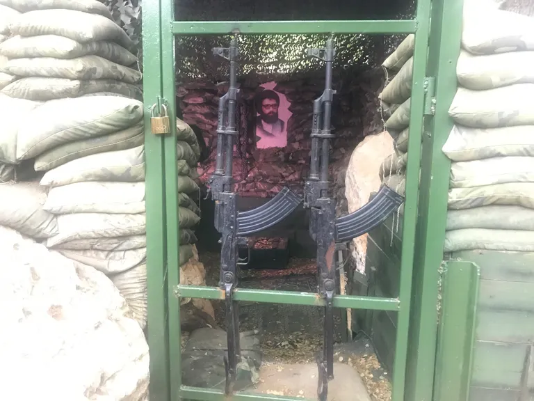 Hizballah sõjakomandöri Hassan Nasrallah pilte leidub iga nurga peal.