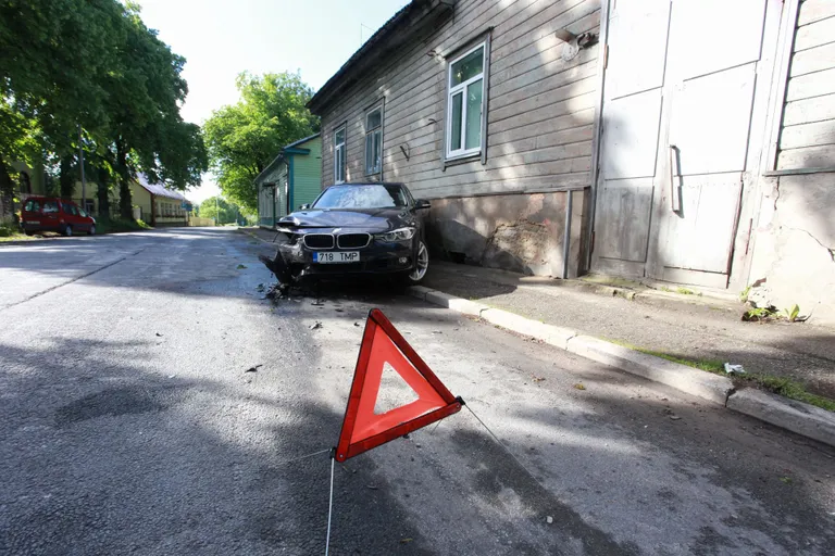 BMW nina on korralikult segi sõidetud.