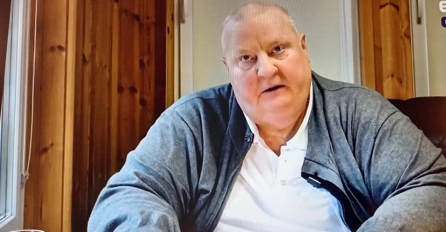 Nikolai Ossipenko pole kaheksa aastat osalenud volikogu istungitel, kuid kandideerib taas volikogusse. Käesoleva valimiskampaania avalikel üritustel pole ta käinud. See kaader pärineb tema videopöördumisest, mida näidati ühel tema valimisliidu kampaaniaüritusel.