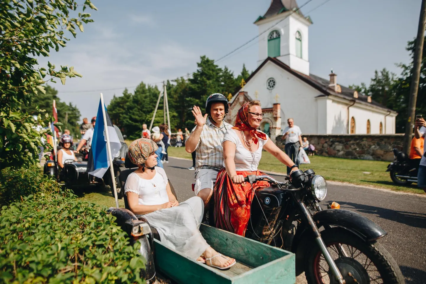 Kihnu suvi on tihedalt üritusi täis pikitud, kuid saarerahvas on valmis vajadusel mai ja juuni üritused edasi lükkama augustisse ja septembrisse.