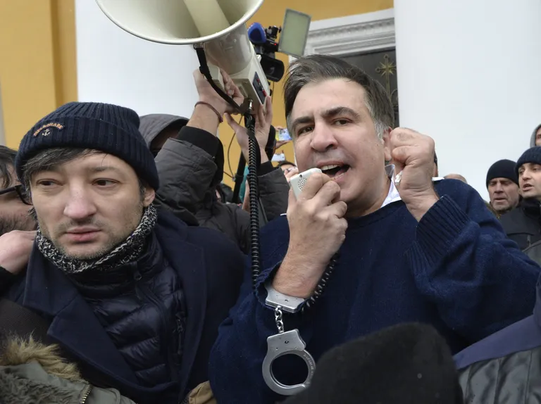 Mihheil Saakašvili (paremal).