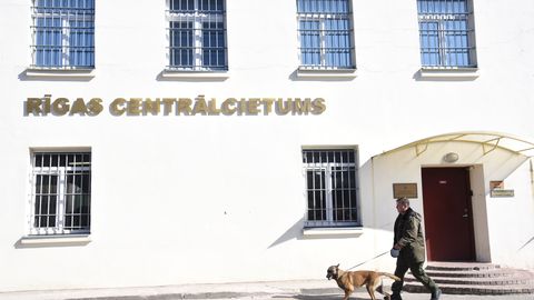 Ковалев, ранее сбегавший из тюрьмы, просит перевести его в Рижскую Центральную тюрьму