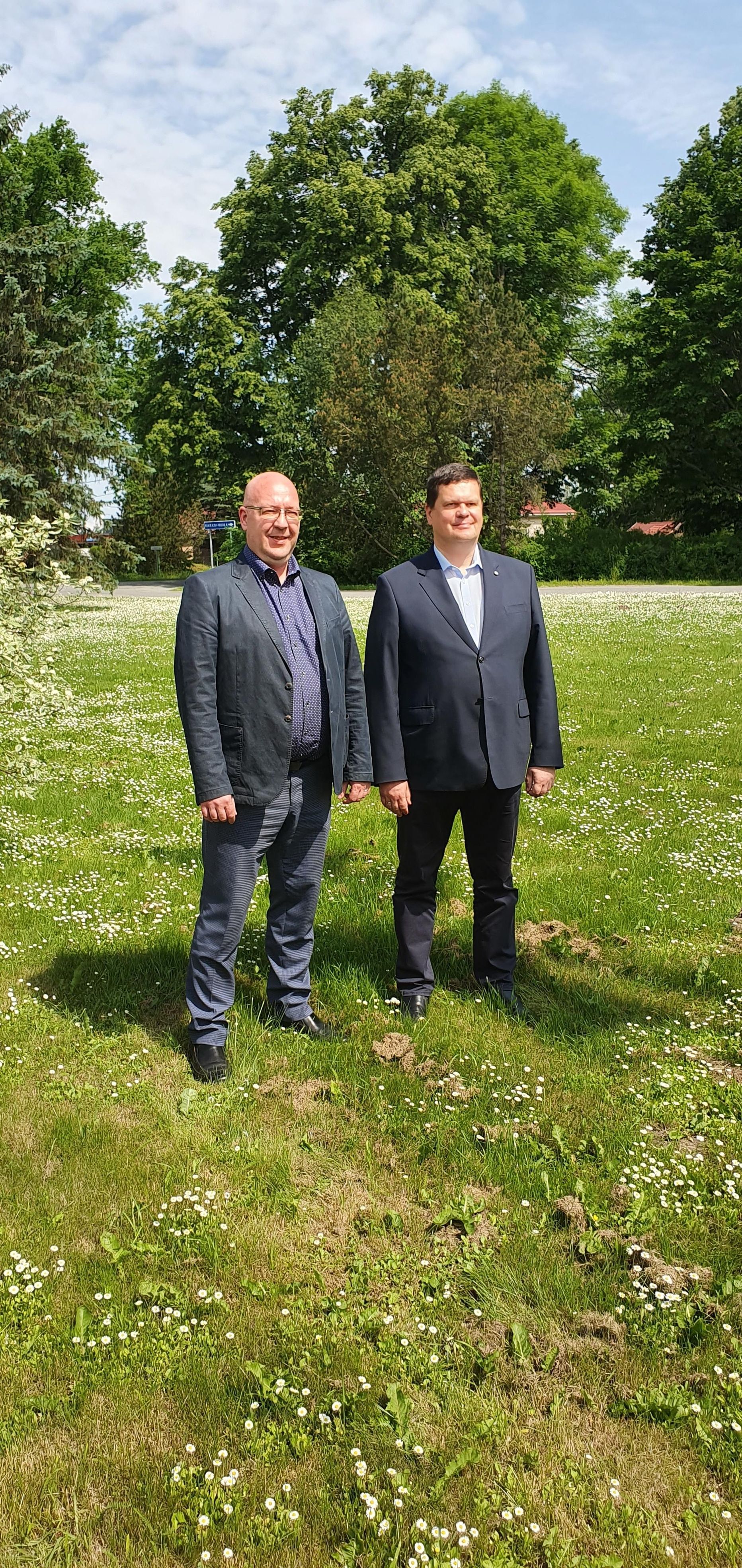 Arvo Aller (vasakul) ja Kaspars Gerhards rääkisid reedesel kohtumisel nii koroonakriisi mõjudest oma valdkonnale kui ka põllumajandusest laiemalt.